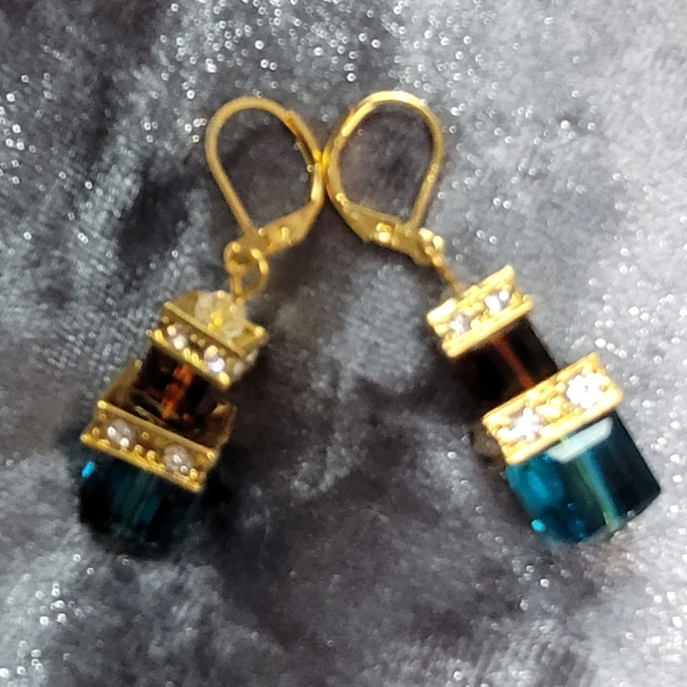 Blue Square Inlaid Zircon Earrings - Picture 2 of 5